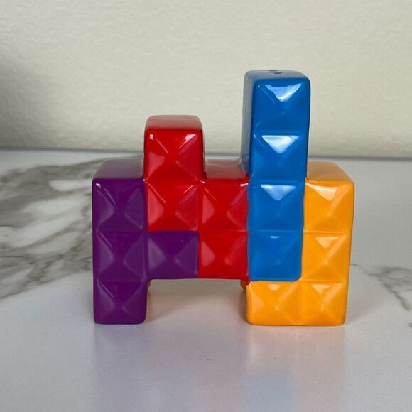 Loot Crate Tetris Ceramic Salt and Pepper Set - Picture 4 of 13
